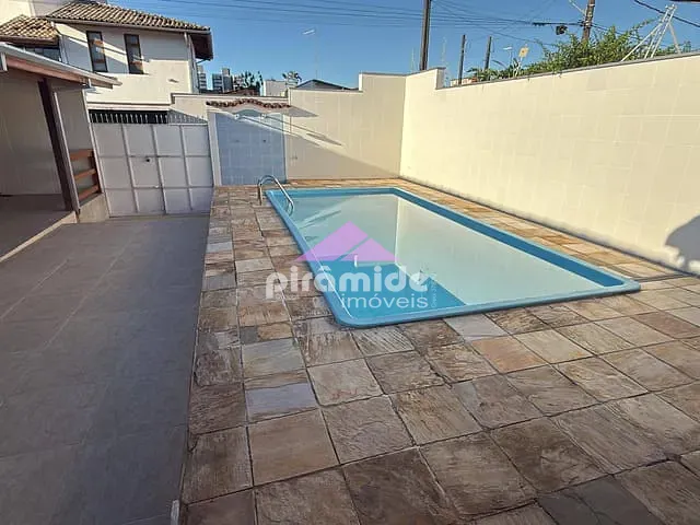 Casa 3 quartos e 3 banheiros, à venda, no bairro Indaiá em Caraguatatuba