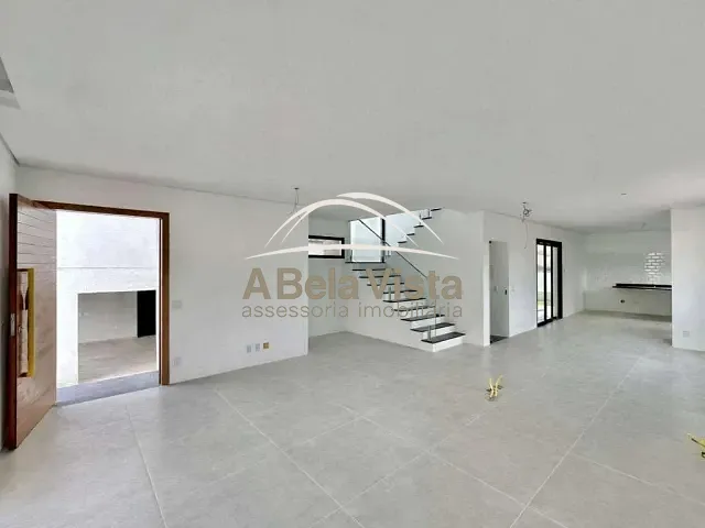 Casa com 366m² 3 quartos e 4 banheiros, à venda, no bairro Chácara do Refúgio em Carapicuíba