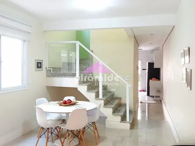 Casa 3 quartos e 3 banheiros, à venda, no bairro Jardim das Indústrias em São José dos Campos