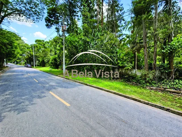 Casa com 1160m² 3 quartos e 5 banheiros, à venda, no bairro Chácara de La Rocca em Carapicuíba