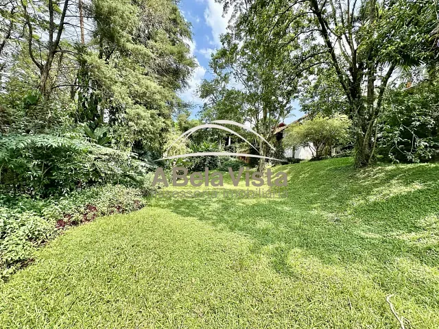 Casa com 1160m² 3 quartos e 5 banheiros, à venda, no bairro Chácara de La Rocca em Carapicuíba