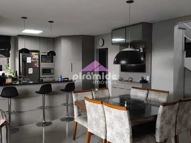Casa com 300m² 3 quartos e 3 banheiros, à venda, no bairro Eugênio de Melo em São José dos Campos