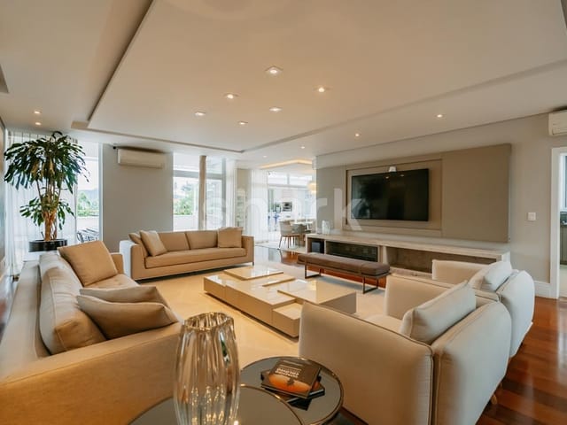 Casa com 570m² 3 quartos e 5 banheiros, à venda ou para alugar, no bairro Alphaville Residencial Um em Barueri