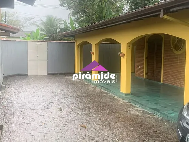 Casa 3 quartos e 2 banheiros, para alugar, no bairro Massaguaçu em Caraguatatuba