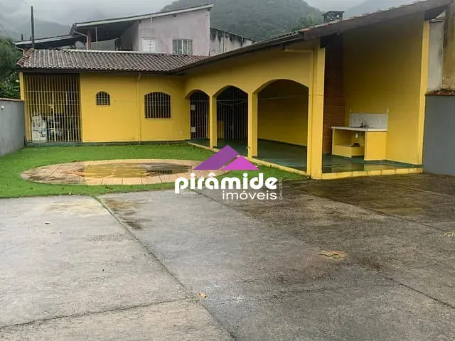 Casa 3 quartos e 2 banheiros, para alugar, no bairro Massaguaçu em Caraguatatuba