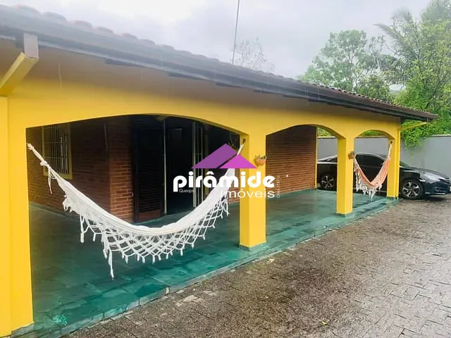 Casa 3 quartos e 2 banheiros, para alugar, no bairro Massaguaçu em Caraguatatuba