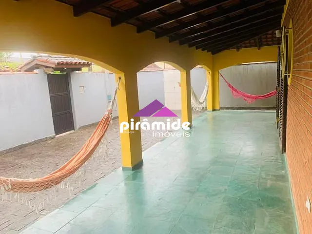 Casa 3 quartos e 2 banheiros, para alugar, no bairro Massaguaçu em Caraguatatuba