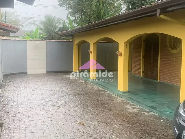 Casa 3 quartos e 2 banheiros, para alugar, no bairro Massaguaçu em Caraguatatuba