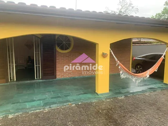 Casa 3 quartos e 2 banheiros, para alugar, no bairro Massaguaçu em Caraguatatuba
