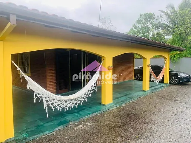 Casa 3 quartos e 2 banheiros, para alugar, no bairro Massaguaçu em Caraguatatuba
