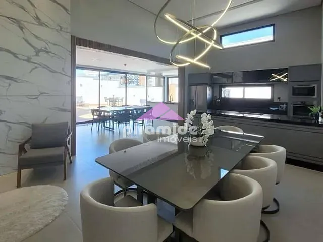 Casa com 600m² 4 quartos e 5 banheiros, à venda, no bairro Urbanova em São José dos Campos