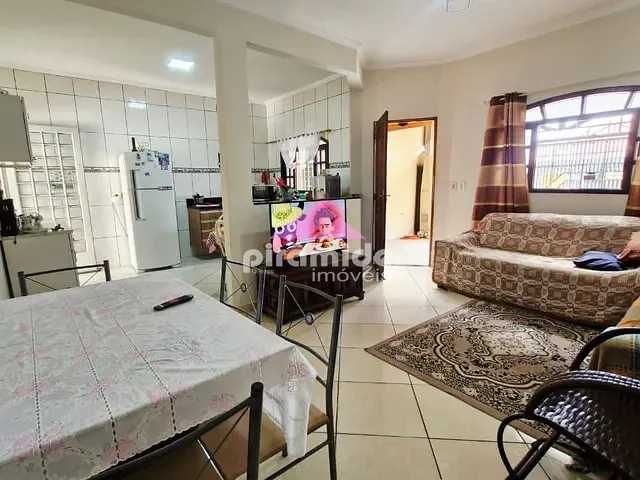 Casa com 140m² 2 quartos e 3 banheiros, à venda, no bairro Residencial Santa Paula em Jacareí