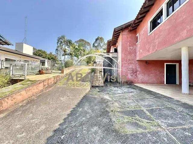 Casa com 1000m² 4 quartos e 5 banheiros, à venda, no bairro Residencial Euroville em Carapicuíba