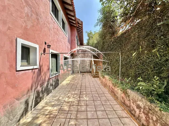 Casa com 1000m² 4 quartos e 5 banheiros, à venda, no bairro Residencial Euroville em Carapicuíba