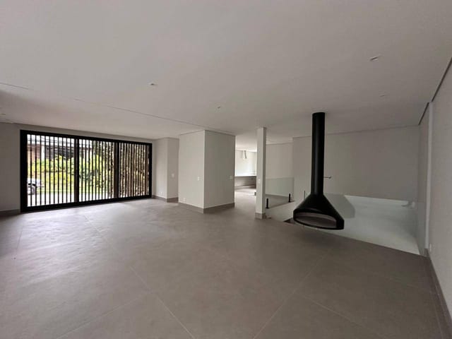 Casa com 595m² 5 quartos e 6 banheiros, à venda, no bairro Alphaville Residencial Um em Barueri