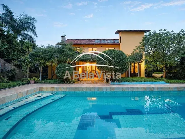Casa com 1000m² 4 quartos e 6 banheiros, à venda, no bairro Residencial Euroville em Carapicuíba