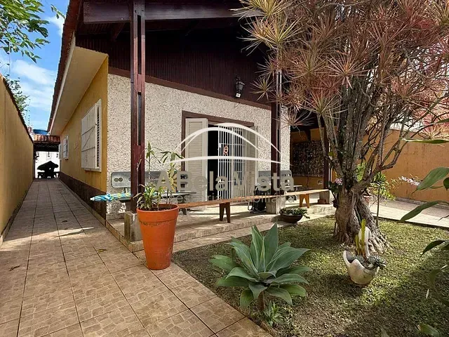 Casa 2 quartos e 2 banheiros, à venda, no bairro Balneário Itaóca em Mongaguá
