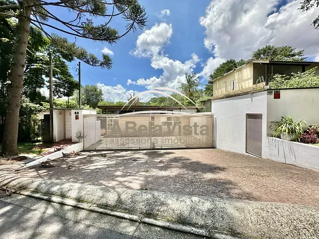 Casa com 615m² 3 quartos e 6 banheiros, à venda, no bairro Vila Santo Antônio em Cotia
