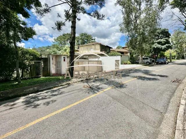 Casa com 615m² 3 quartos e 6 banheiros, à venda, no bairro Vila Santo Antônio em Cotia