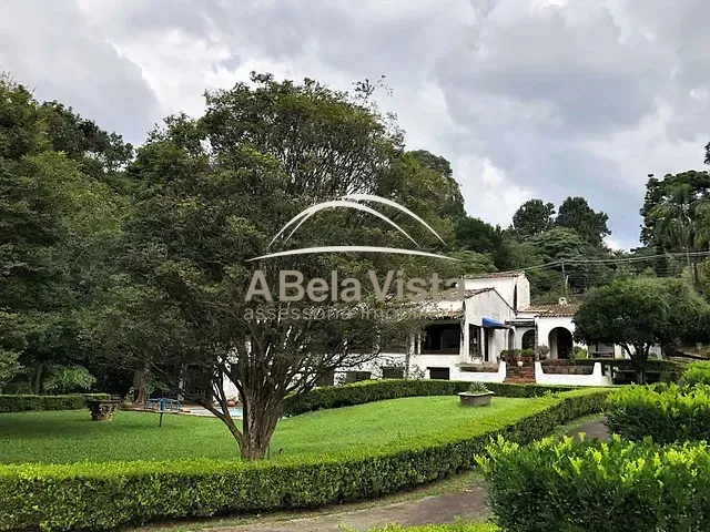 Casa com 2714m² 4 quartos e 6 banheiros, à venda, no bairro Chácaras do Refúgio-Granja Viana em Cotia