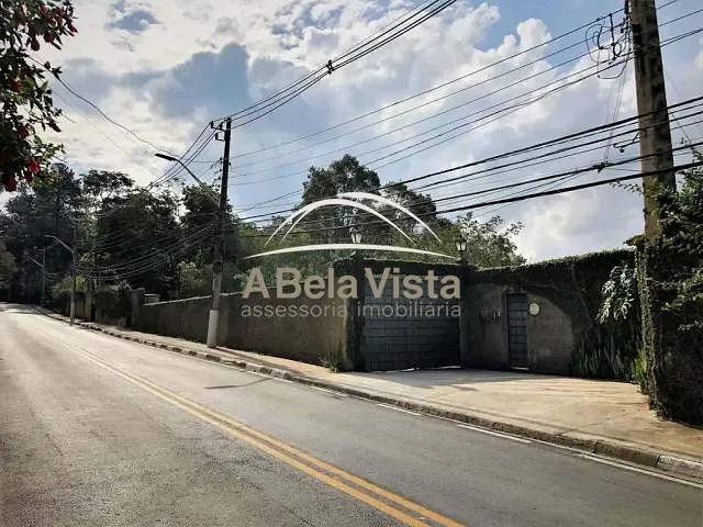 Casa com 2714m² 4 quartos e 6 banheiros, à venda, no bairro Chácaras do Refúgio-Granja Viana em Cotia