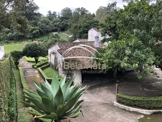 Casa com 2714m² 4 quartos e 6 banheiros, à venda, no bairro Chácaras do Refúgio-Granja Viana em Cotia