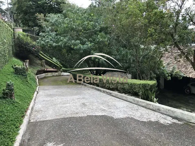 Casa com 2714m² 4 quartos e 6 banheiros, à venda, no bairro Chácaras do Refúgio-Granja Viana em Cotia