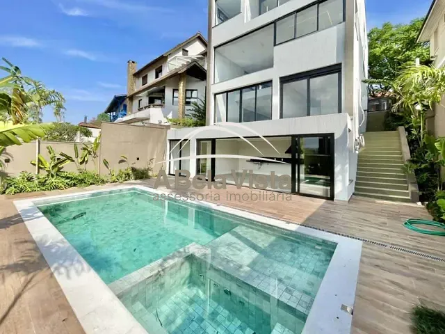 Casa com 363m² 4 quartos e 6 banheiros, à venda, no bairro São Paulo II em Cotia