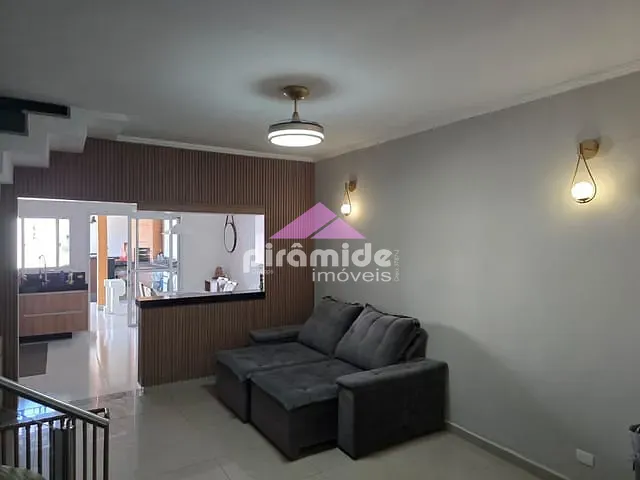 Casa 2 quartos e 1 banheiro, à venda, no bairro Jardim Santa Maria em Jacareí