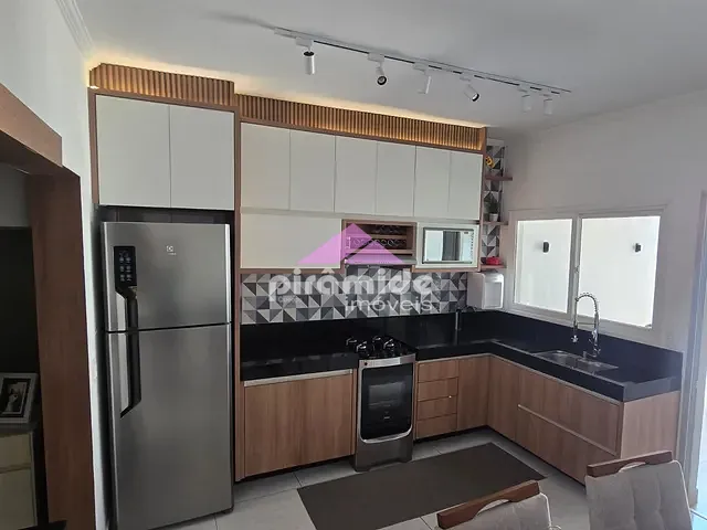 Casa 2 quartos e 1 banheiro, à venda, no bairro Jardim Santa Maria em Jacareí