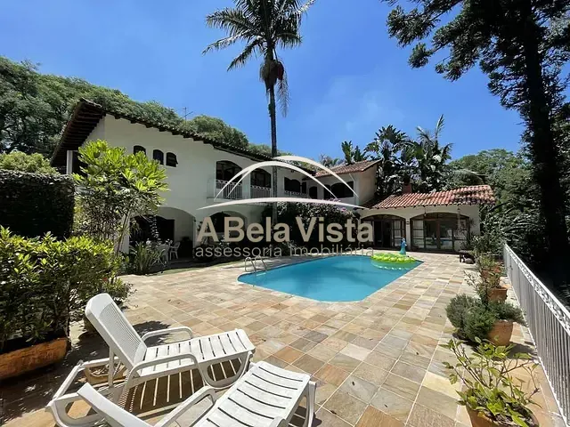 Casa com 1050m² 4 quartos e 6 banheiros, à venda, no bairro Vila Vianna em Cotia