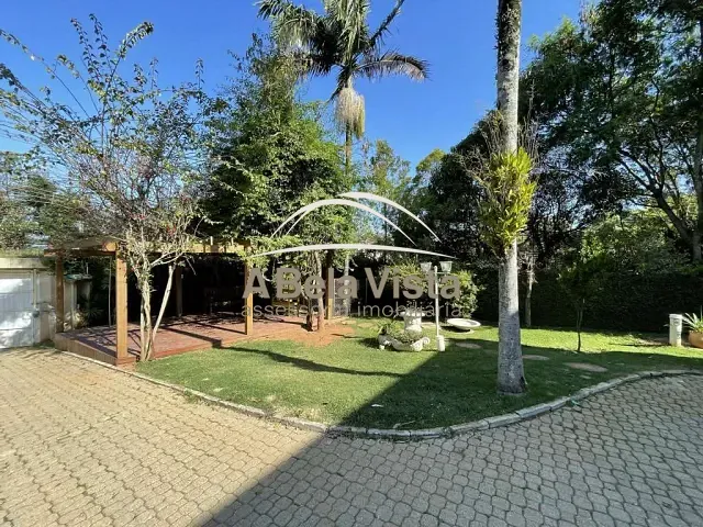 Casa com 1943m² 5 quartos e 7 banheiros, à venda, no bairro Vila Santo Antônio em Cotia