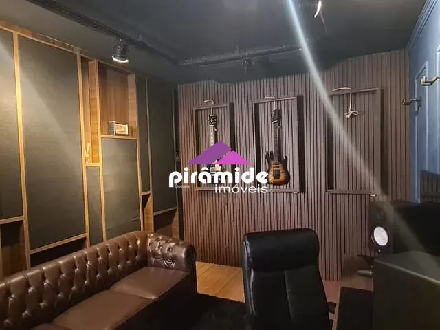 Casa 3 quartos e 3 banheiros, à venda, no bairro Jardim das Indústrias em São José dos Campos