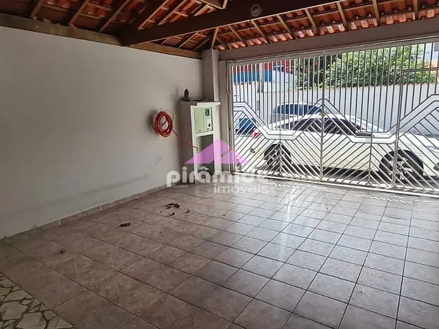 Casa 3 quartos e 3 banheiros, à venda, no bairro Jardim das Indústrias em São José dos Campos