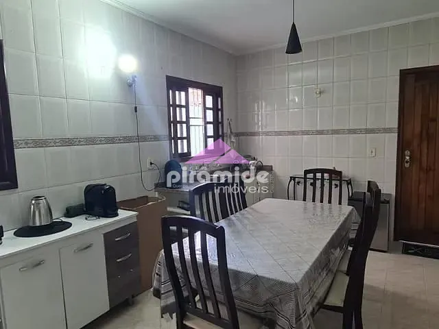 Casa 3 quartos e 3 banheiros, à venda, no bairro Jardim das Indústrias em São José dos Campos