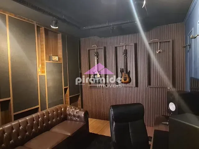 Casa 3 quartos e 3 banheiros, à venda, no bairro Jardim das Indústrias em São José dos Campos