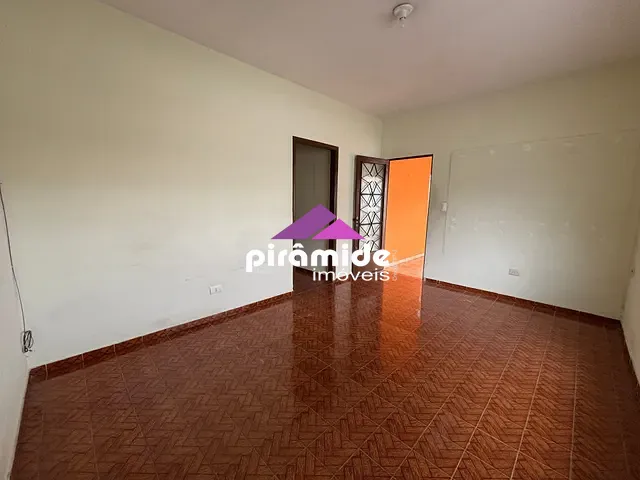 Casa com 300m² 3 quartos e 1 banheiro, à venda, no bairro Parque Industrial em São José dos Campos