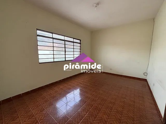 Casa com 300m² 3 quartos e 1 banheiro, à venda, no bairro Parque Industrial em São José dos Campos