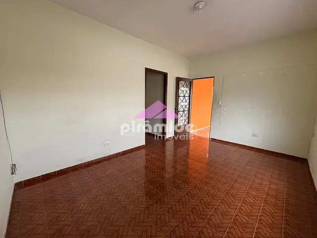 Casa com 300m² 3 quartos e 1 banheiro, à venda, no bairro Parque Industrial em São José dos Campos