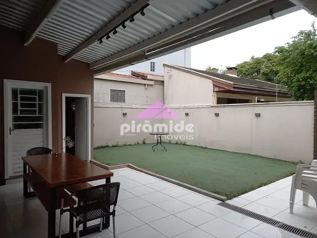 Casa com 320m² 5 quartos e 3 banheiros, à venda, no bairro Jardim Paraíso em São José dos Campos