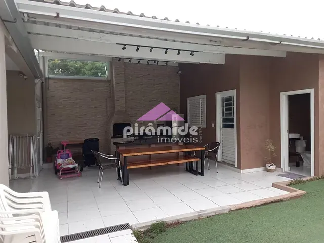 Casa com 320m² 5 quartos e 3 banheiros, à venda, no bairro Jardim Paraíso em São José dos Campos