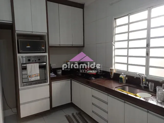 Casa com 320m² 5 quartos e 3 banheiros, à venda, no bairro Jardim Paraíso em São José dos Campos