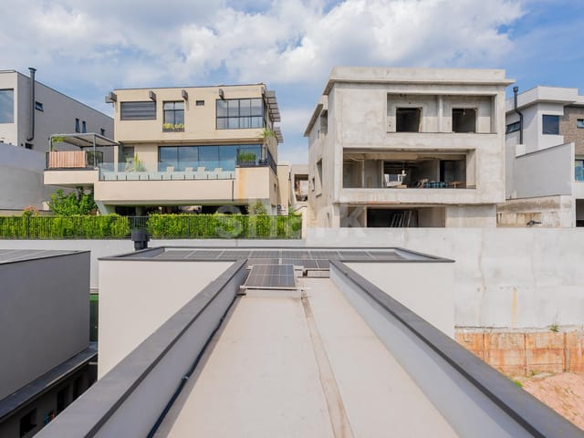 Casa com 420m² 4 quartos e 6 banheiros, à venda, no bairro Colinas da Anhangüera em Santana de Parnaíba
