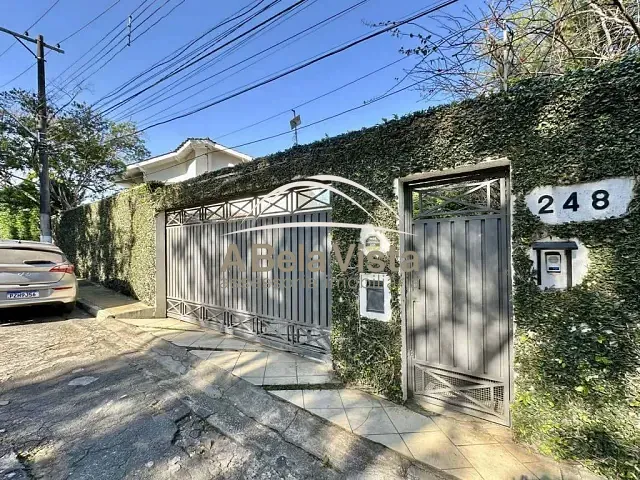 Casa com 828m² 4 quartos e 6 banheiros, à venda, no bairro Vila Santo Antônio em Cotia