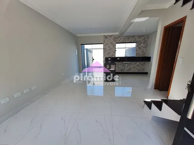 Casa com 93m² 2 quartos e 1 banheiro, à venda, no bairro Capricórnio em Caraguatatuba