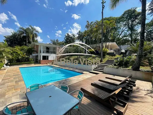 Casa com 2194m² 4 quartos e 6 banheiros, à venda, no bairro Vila Santo Antônio em Cotia