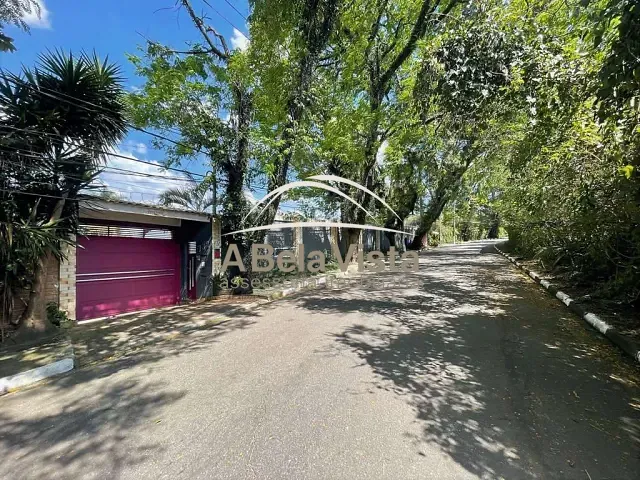 Casa com 2194m² 4 quartos e 6 banheiros, à venda, no bairro Vila Santo Antônio em Cotia