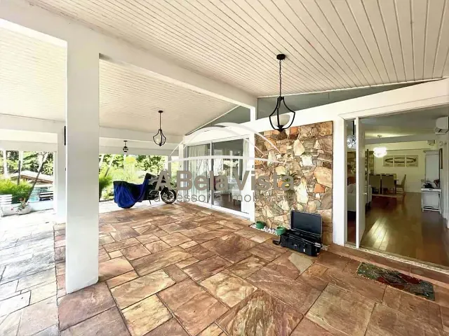 Casa com 2194m² 4 quartos e 6 banheiros, à venda, no bairro Vila Santo Antônio em Cotia
