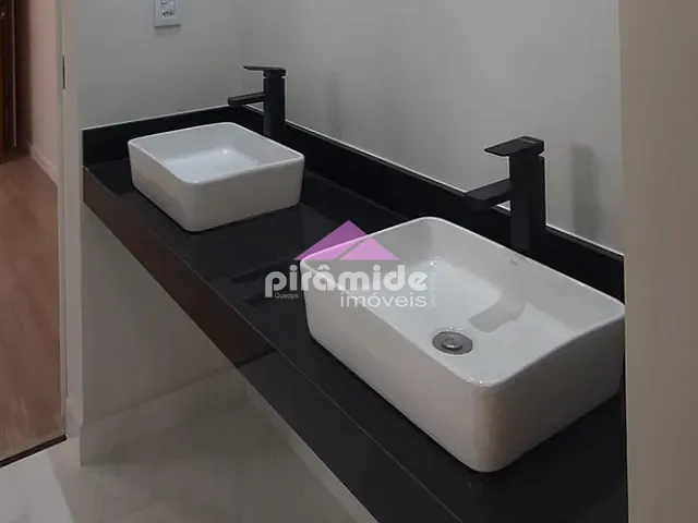 Casa com 250m² 3 quartos e 3 banheiros, à venda, no bairro Eugenio de Melo em São José dos Campos