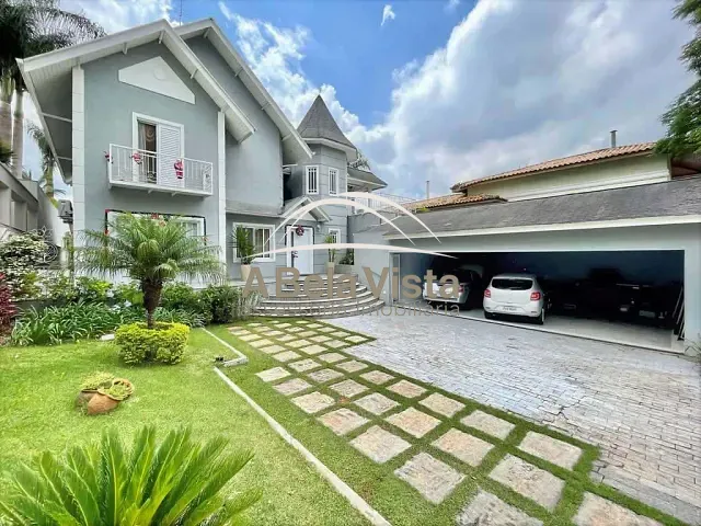 Casa com 847m² 4 quartos e 6 banheiros, à venda, no bairro São Paulo II em Cotia